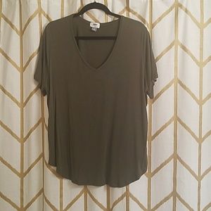 NWOT Old Navy XL green vneck curved hem fancy tee